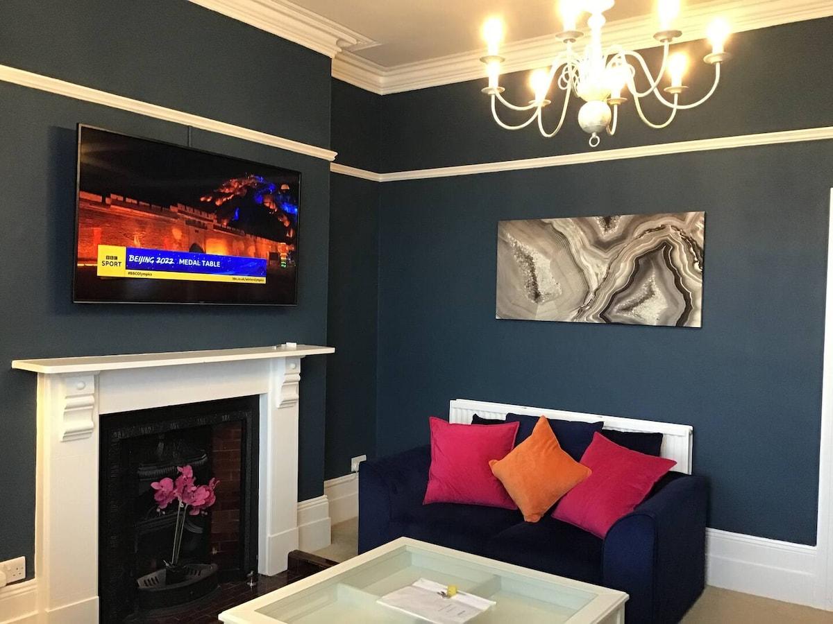 Truro Ground Floor Retreat: Accessible City Apt